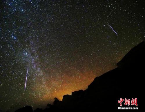 新年首场天幕大秀上演 象限仪座流星雨洒满天际