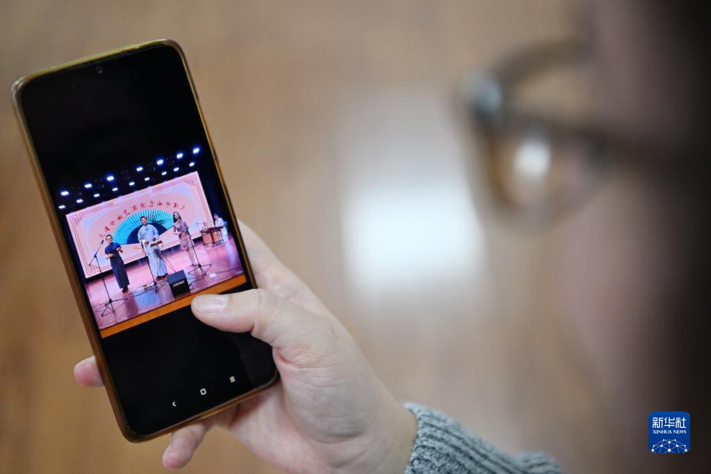 巴西姑娘鼓中说唱“中国韵”