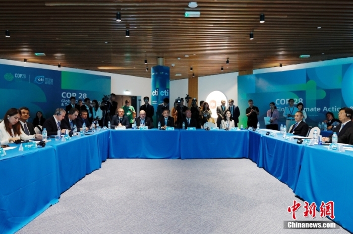 中外知名企业家可持续发展对话会在迪拜举行