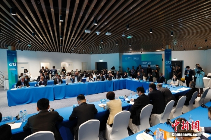 中外知名企业家可持续发展对话会在迪拜举行