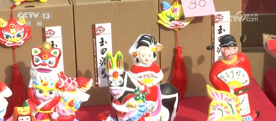 当外国朋友“邂逅”中国节日：“花样”过元宵 感受地道中国年味