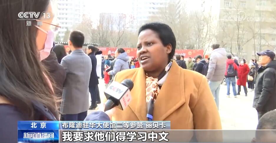 当外国朋友“邂逅”中国节日：“花样”过元宵 感受地道中国年味