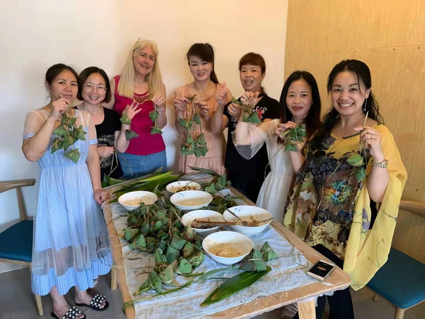 资讯有故事丨包粽子 赛龙舟 端午节过出“国际范儿”