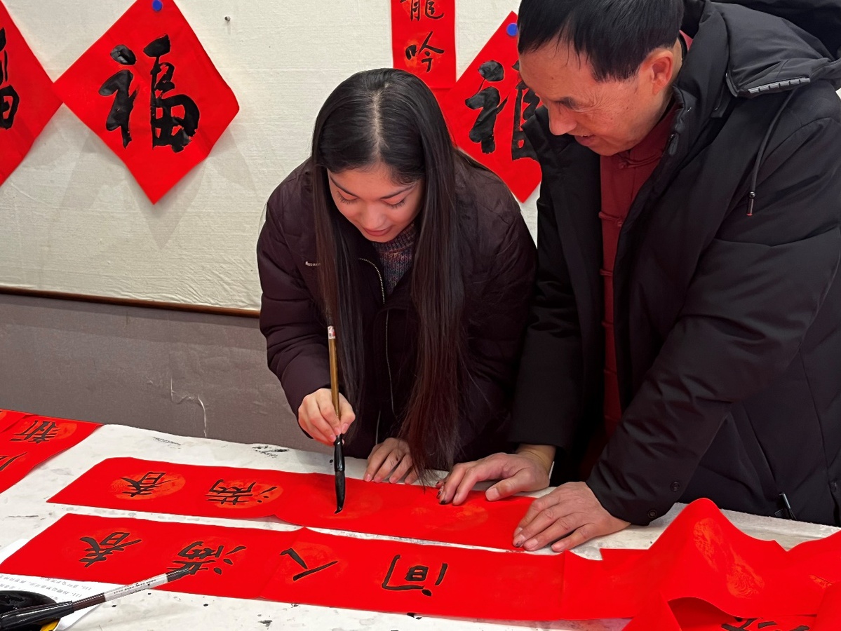 【侨一瞧】塔吉克斯坦女孩米娜鼓励大家学中文 亲身来感受一个真实的中国