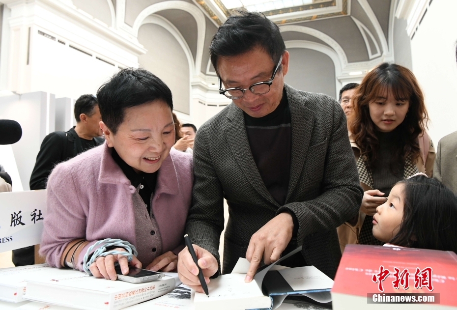 2025年巴黎图书节揭幕 2025年巴黎图书节揭幕