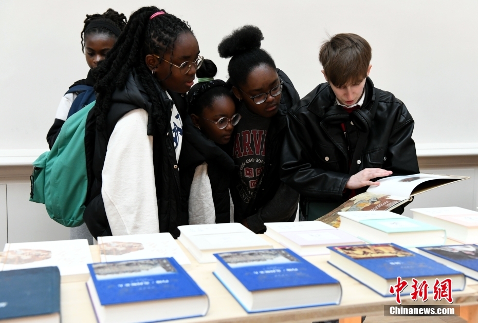 2025年巴黎图书节揭幕 2025年巴黎图书节揭幕