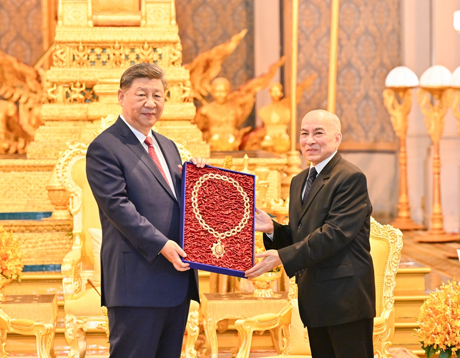 习近平会见柬埔寨国王西哈莫尼