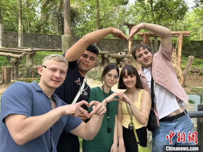 德国师生探访大熊猫故里：真实的中国不该只在旧课本中