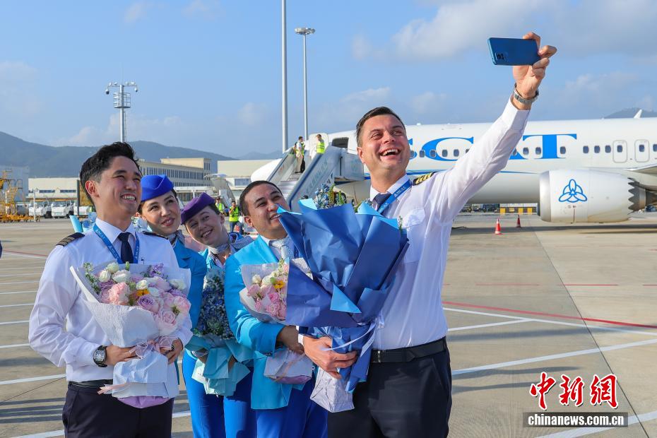 中国首条第七航权客运航线航班抵三亚 中国首条第七航权客运航线航班抵三亚