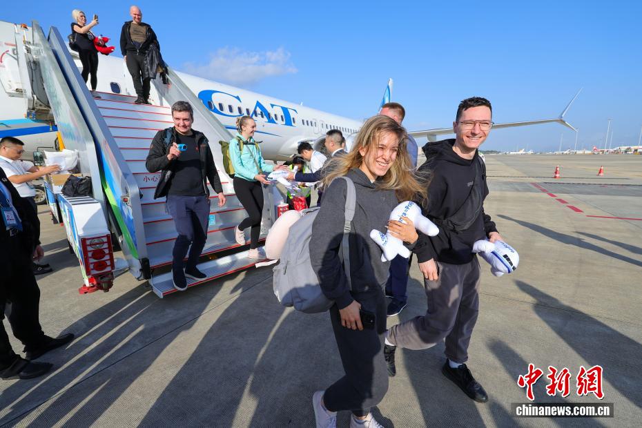 中国首条第七航权客运航线航班抵三亚 中国首条第七航权客运航线航班抵三亚