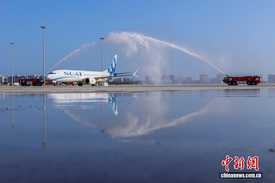 中国首条第七航权客运航线航班抵三亚