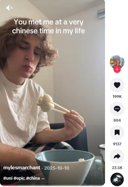 喝热水、泡脚、学中国人过日子,百万外国人“确诊为中国人”!