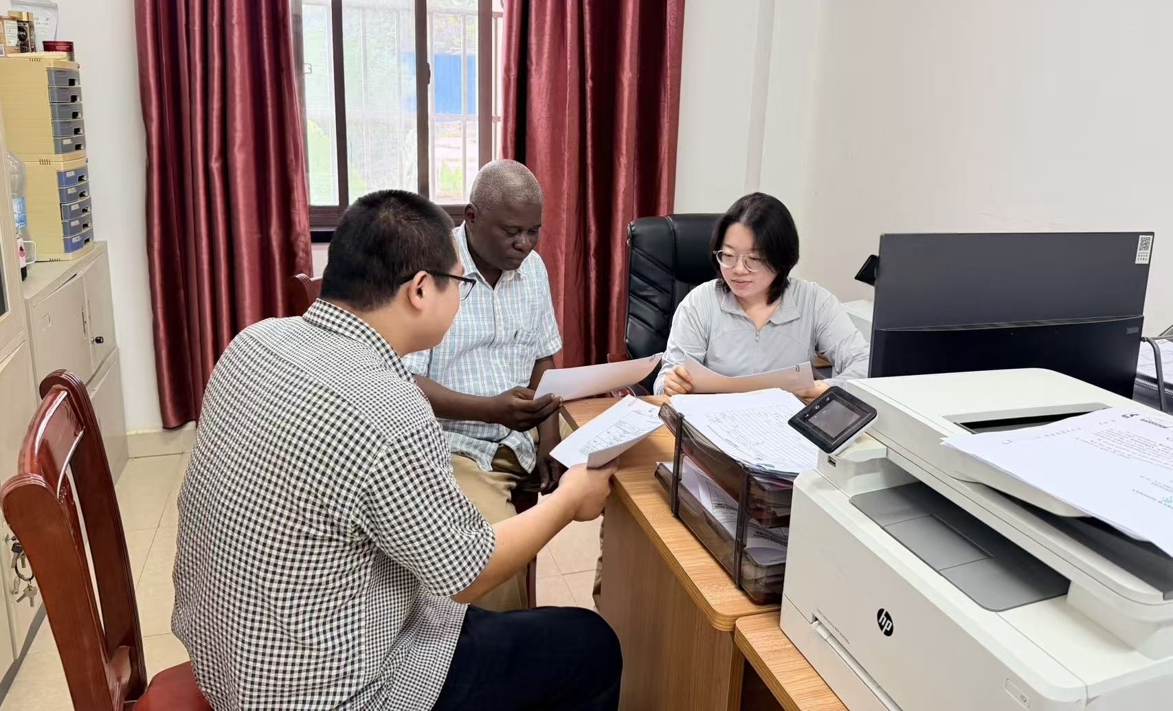 资讯有故事丨“合作工厂意味着稳定和希望” 一位刚果(布)工匠的中国情缘