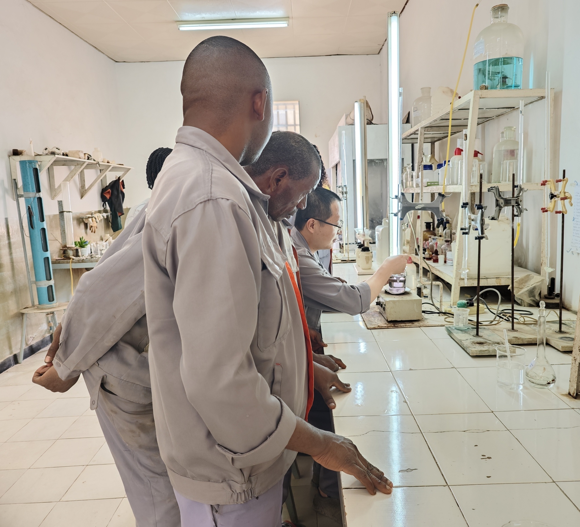 资讯有故事丨“合作工厂意味着稳定和希望” 一位刚果(布)工匠的中国情缘