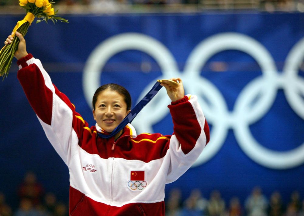 冬奥会 | 四十六载冰雪路 辉映绚丽中国红——写在米兰冬奥会中国健儿再创历史之际