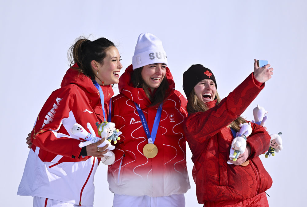 冬奥会 | 四十六载冰雪路 辉映绚丽中国红——写在米兰冬奥会中国健儿再创历史之际