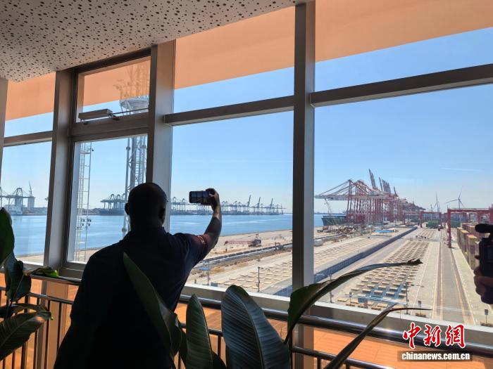 冈比亚副总统贾洛:发展是为了人的幸福 我们与中国有着共同看法