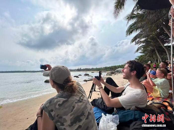 封关半年看海南:“老外”为何喜欢来“追箭”? 封关半年看海南:“老外”为何喜欢来“追箭”?