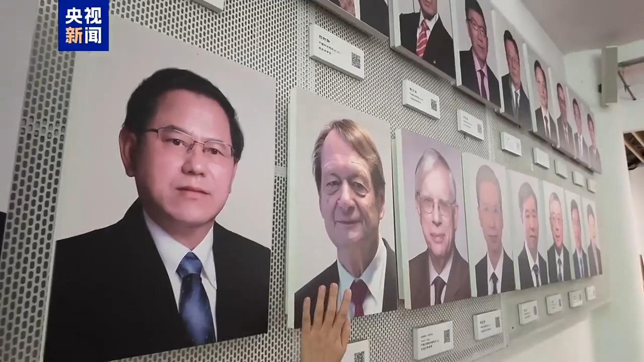 智观丨三位全球嘉宾,他们眼中的中国AI什么样? 智观丨三位全球嘉宾,他们眼中的中国AI什么样?