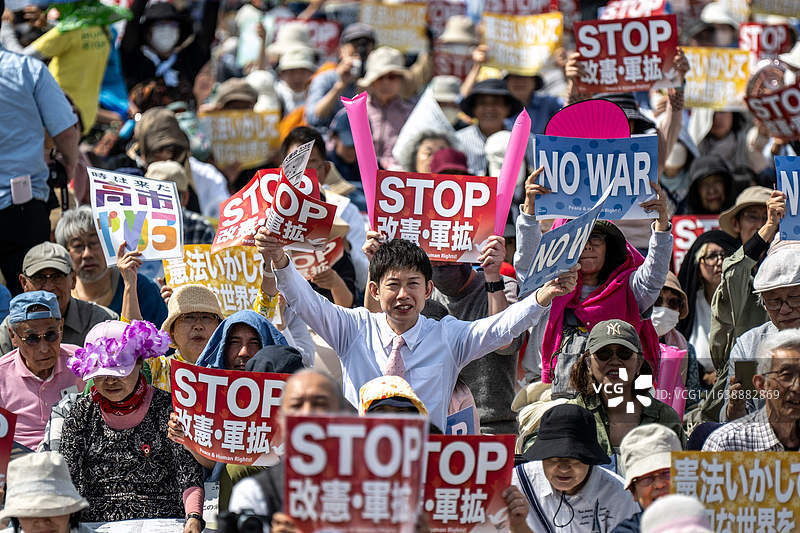 闪评 | “再军事化”的日本正走向和平的对立面
