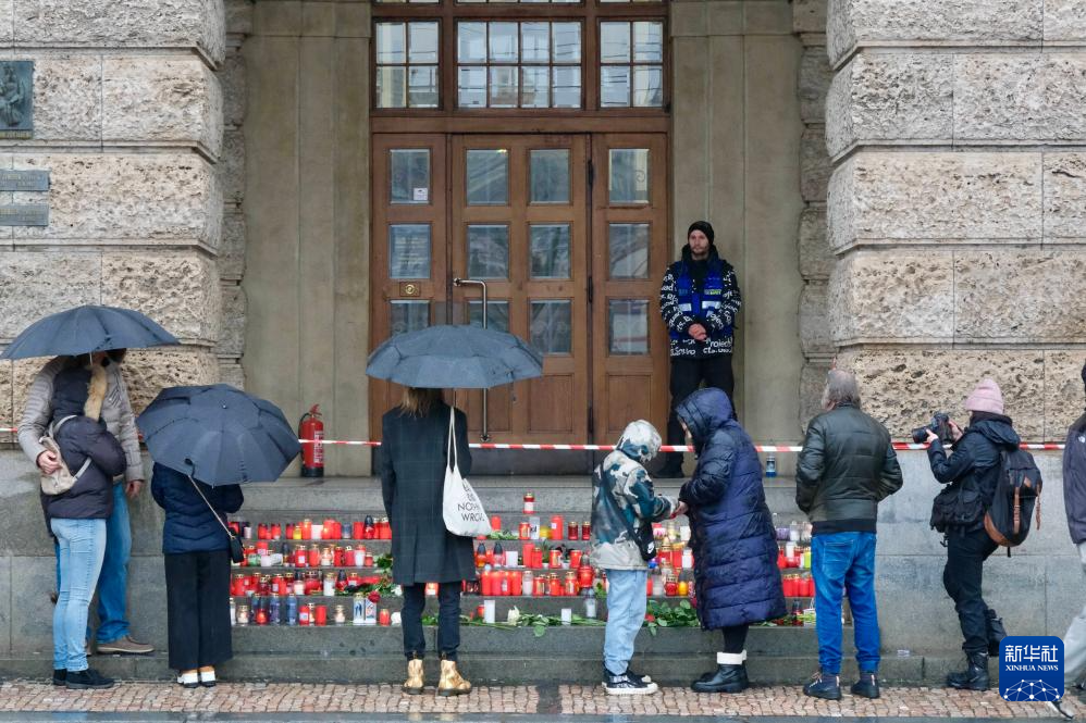 捷克哀悼查理大学枪击事件遇难者