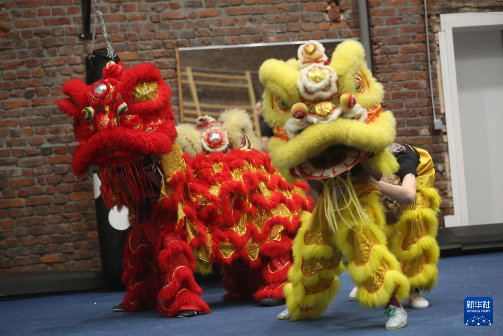 比利时“老外”的中国舞龙舞狮情