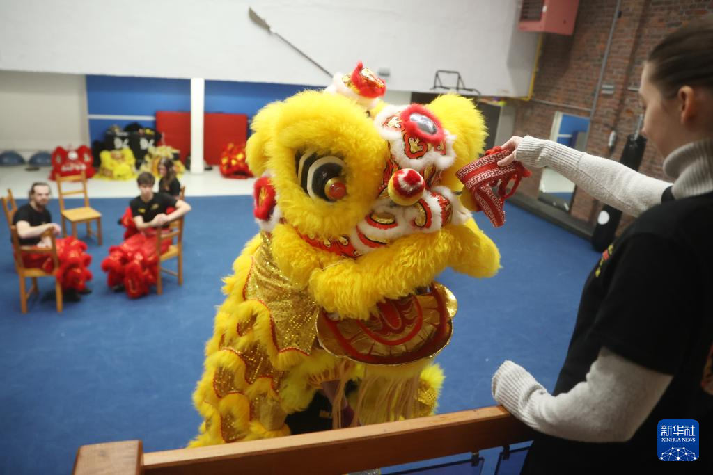 比利时“老外”的中国舞龙舞狮情