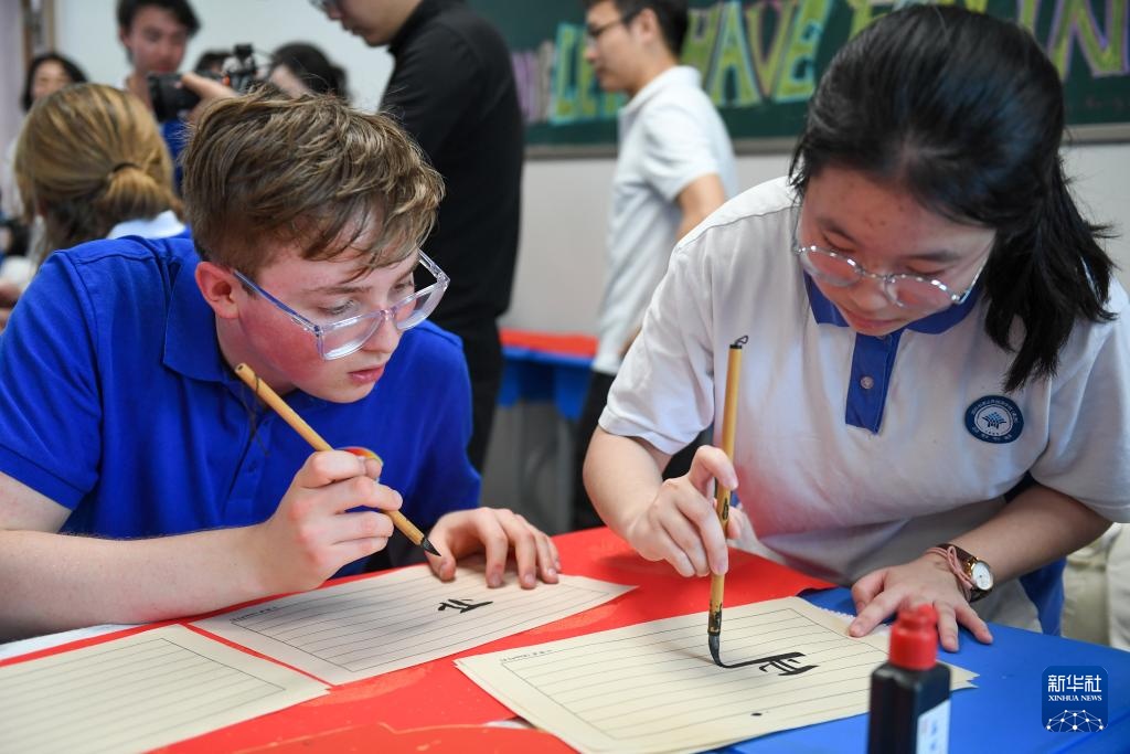 美国华盛顿州中学生代表团在华参观交流