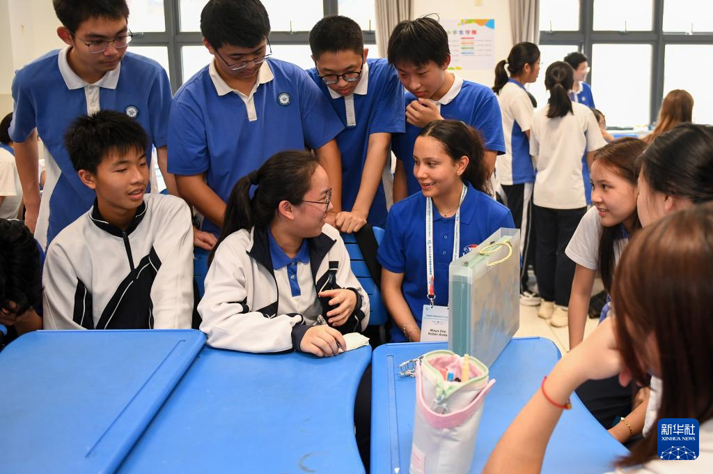 美国华盛顿州中学生代表团在华参观交流
