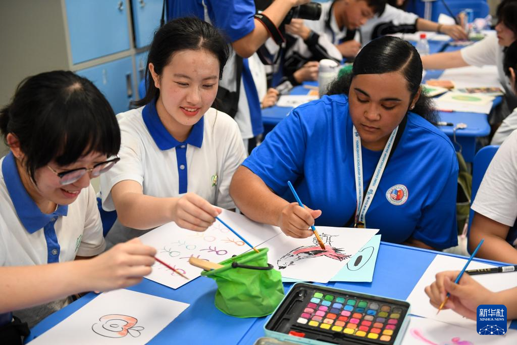 美国华盛顿州中学生代表团在华参观交流