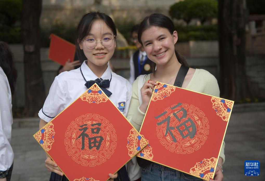 美国华盛顿州中学生代表团在华参观交流