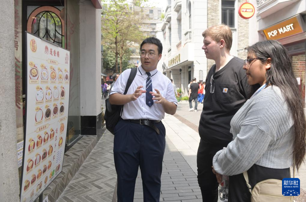 美国华盛顿州中学生代表团在华参观交流