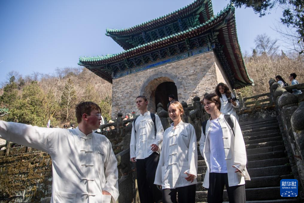 美国华盛顿州中学生代表团在华参观交流