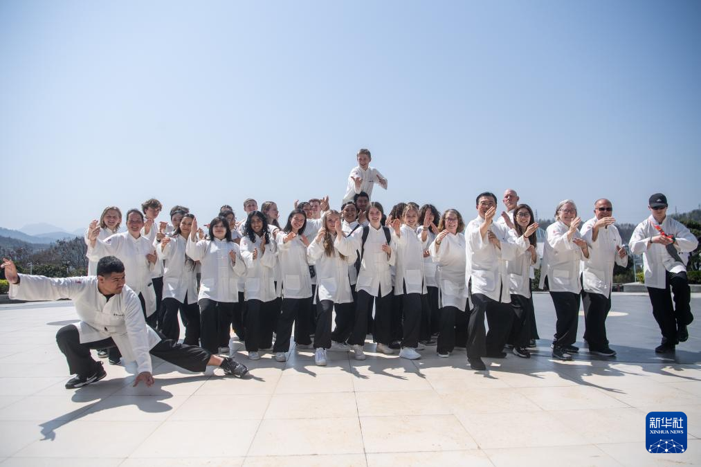美国华盛顿州中学生代表团在华参观交流