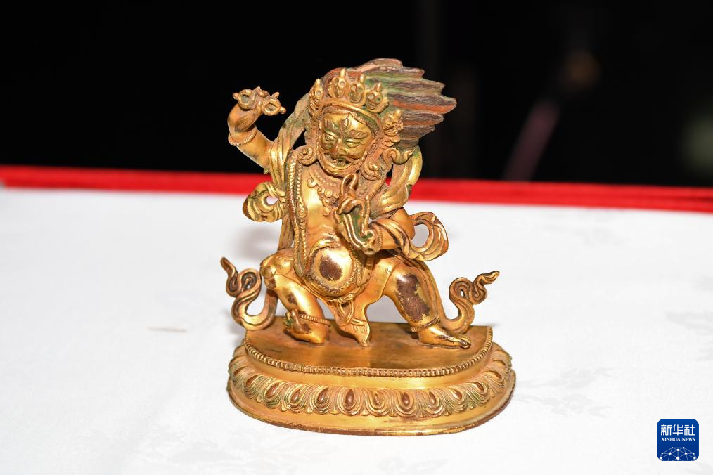 中方在纽约接收美方返还的38件中国流失文物艺术品