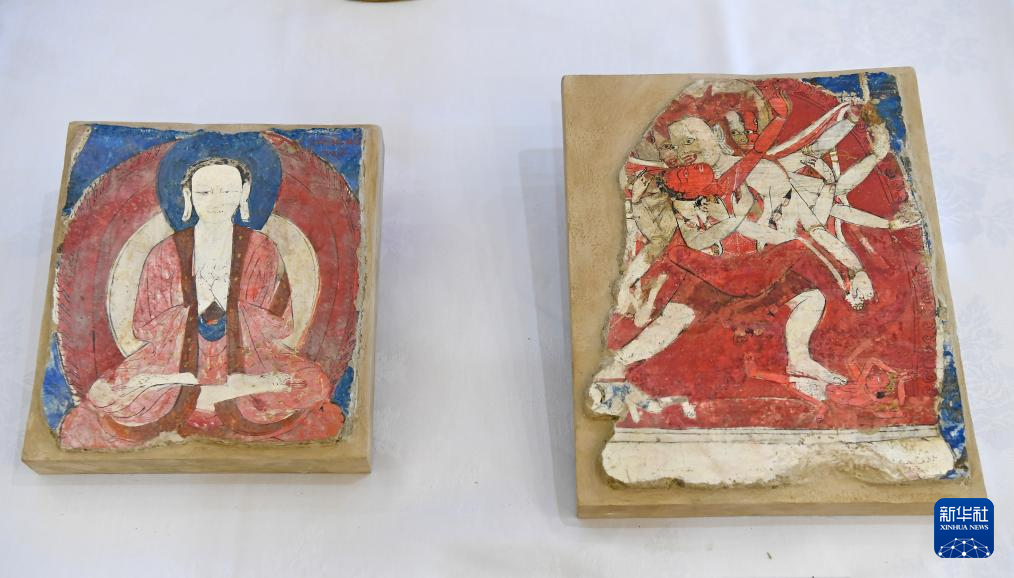 中方在纽约接收美方返还的38件中国流失文物艺术品