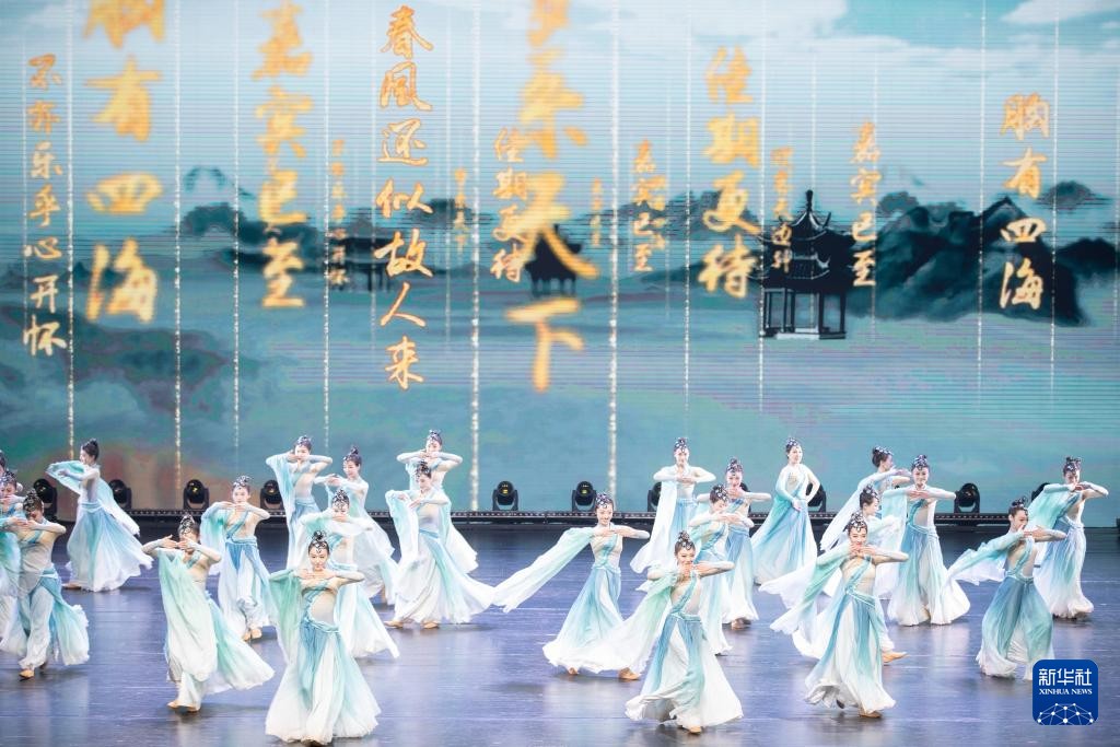 第八届中俄博览会文艺演出架起中俄“文化桥”