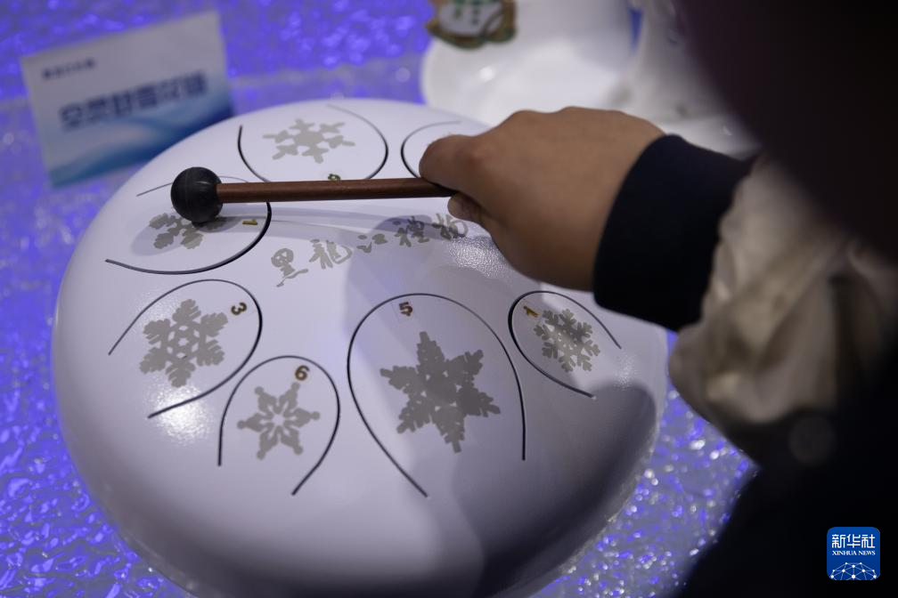 多国工艺品“扮靓”中俄博览会
