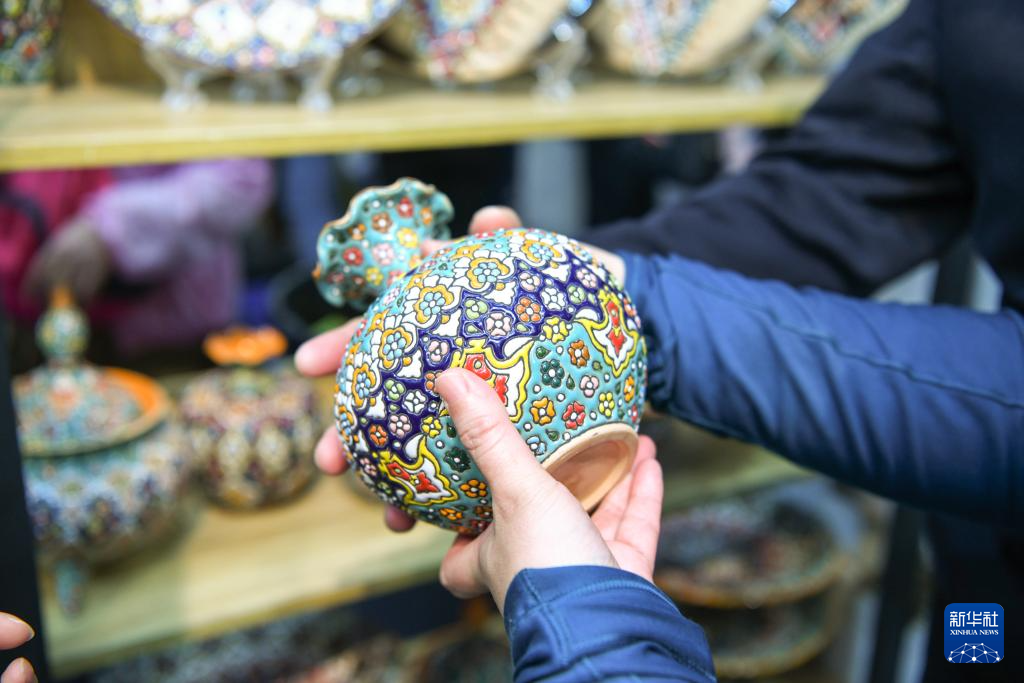 多国工艺品“扮靓”中俄博览会