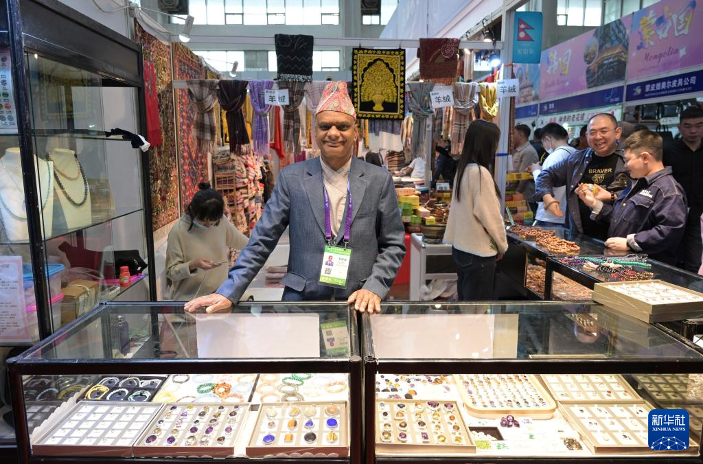 多国工艺品“扮靓”中俄博览会