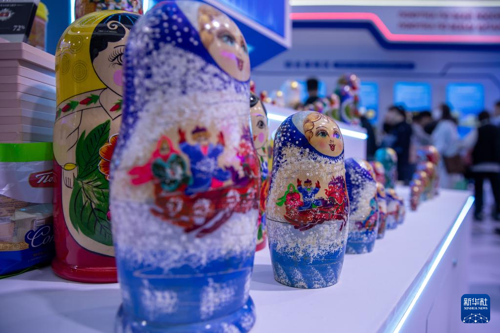 多国工艺品“扮靓”中俄博览会