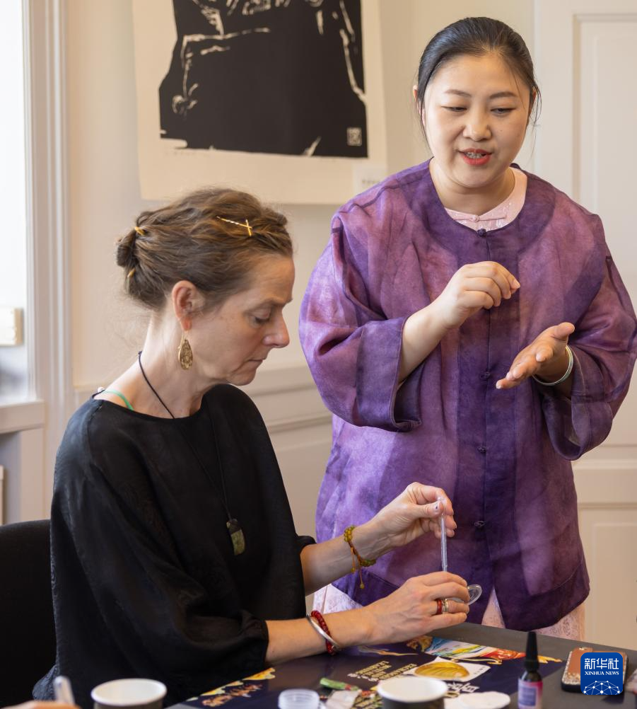 中国景泰蓝艺术交流展在瑞典举办