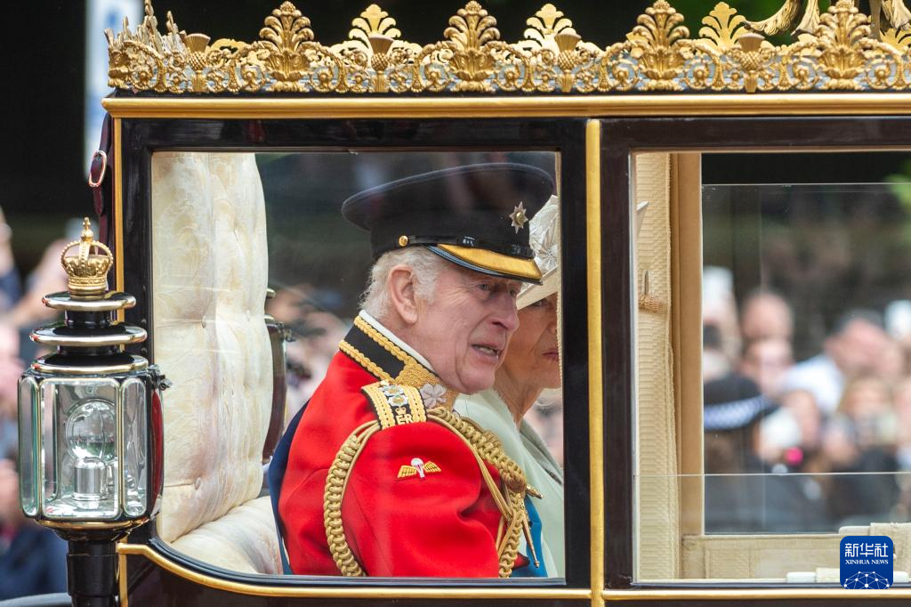 英国举行皇家阅兵式庆祝国王官方生日