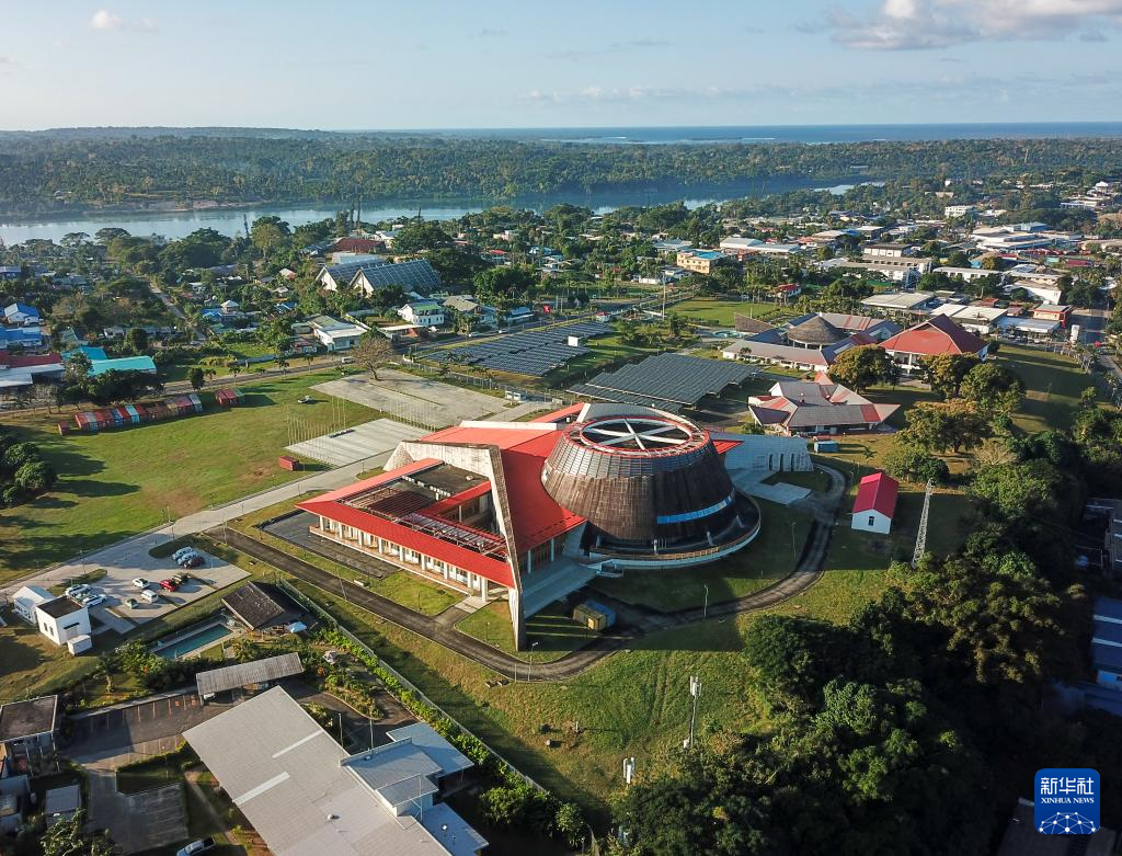 瓦努阿图:碧海环苍翠