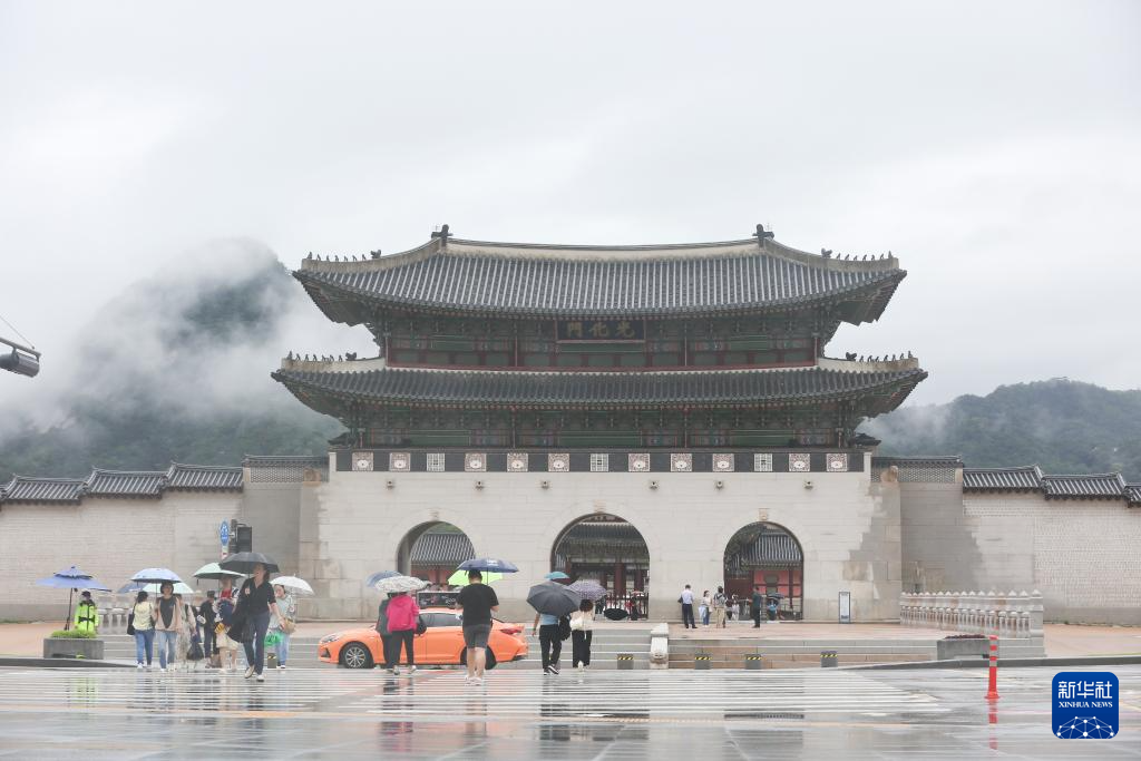 韩国首尔持续降雨