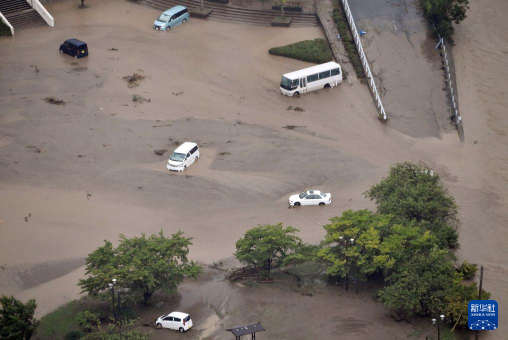 日本能登半岛暴雨致1死2伤