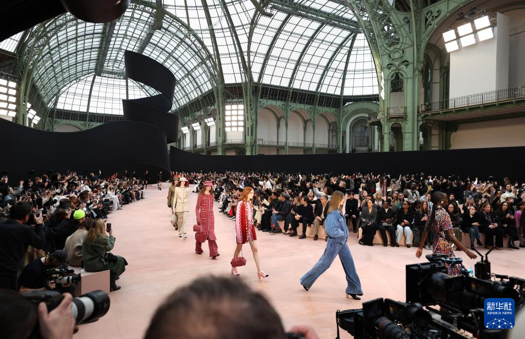 巴黎时装周——香奈儿发布秋冬新品成衣