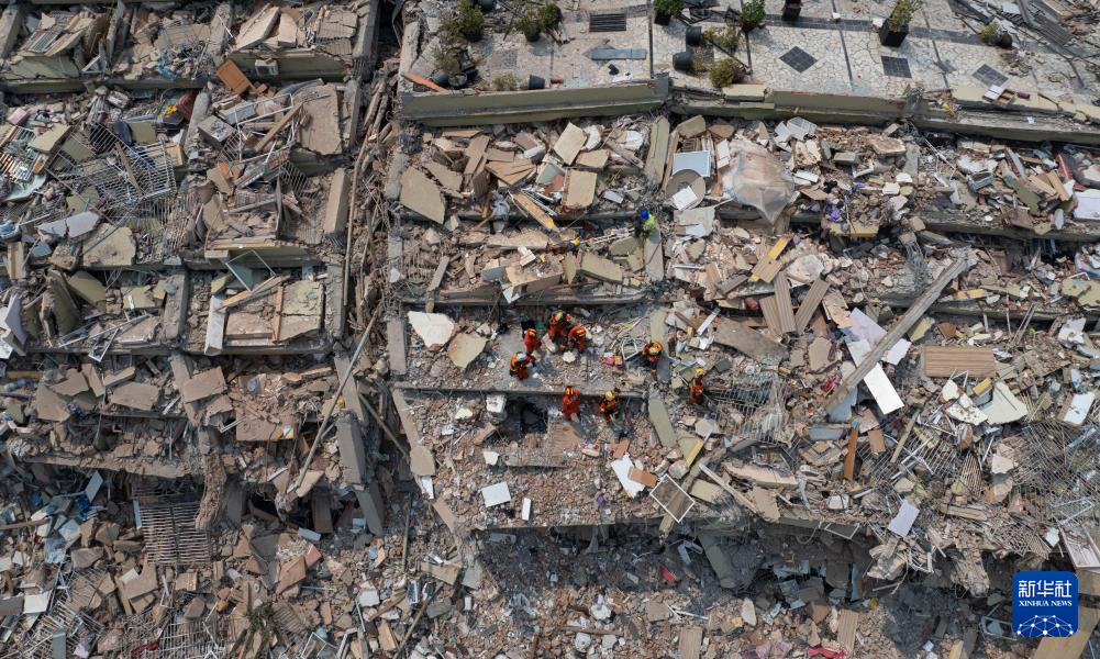 中国救援力量在曼德勒开展联合搜救