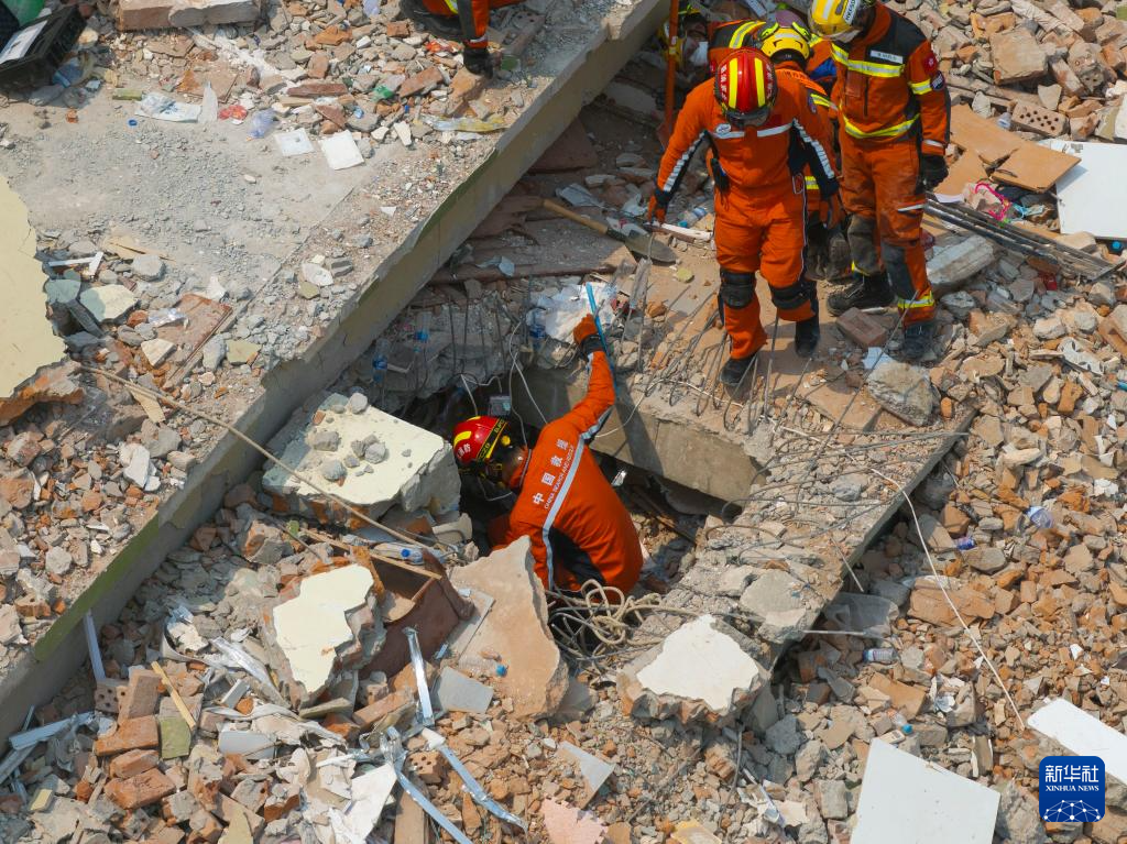 中国救援力量在曼德勒开展联合搜救