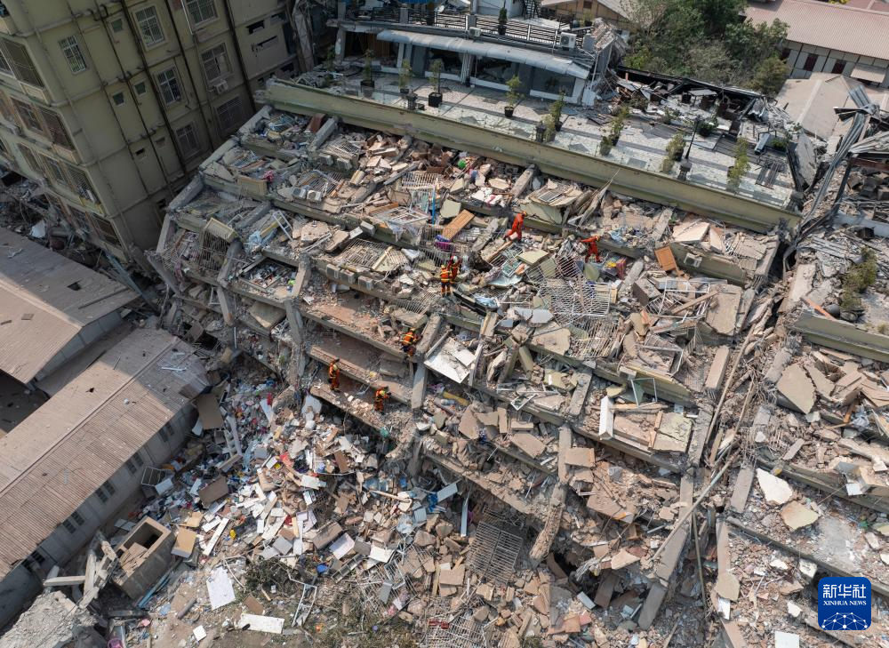 中国救援力量在曼德勒开展联合搜救